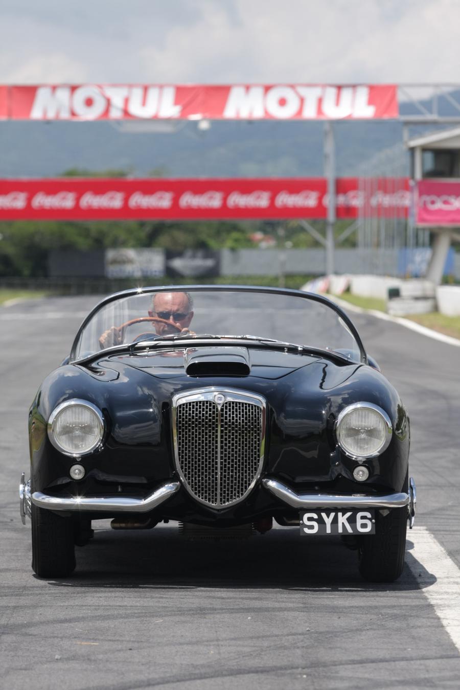  Lancia Aurelia B24 Spider America 1954 года  (фото 11 из 20)